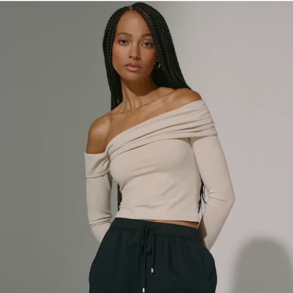 Seamless Fabric Off-The-Shoulder Top